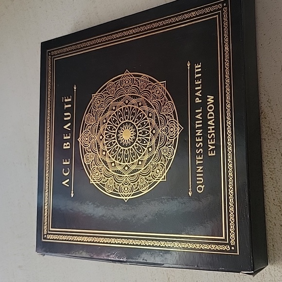 NIB Ace Beaute QUINTESSENTIAL PALETTE - Picture 2 of 4